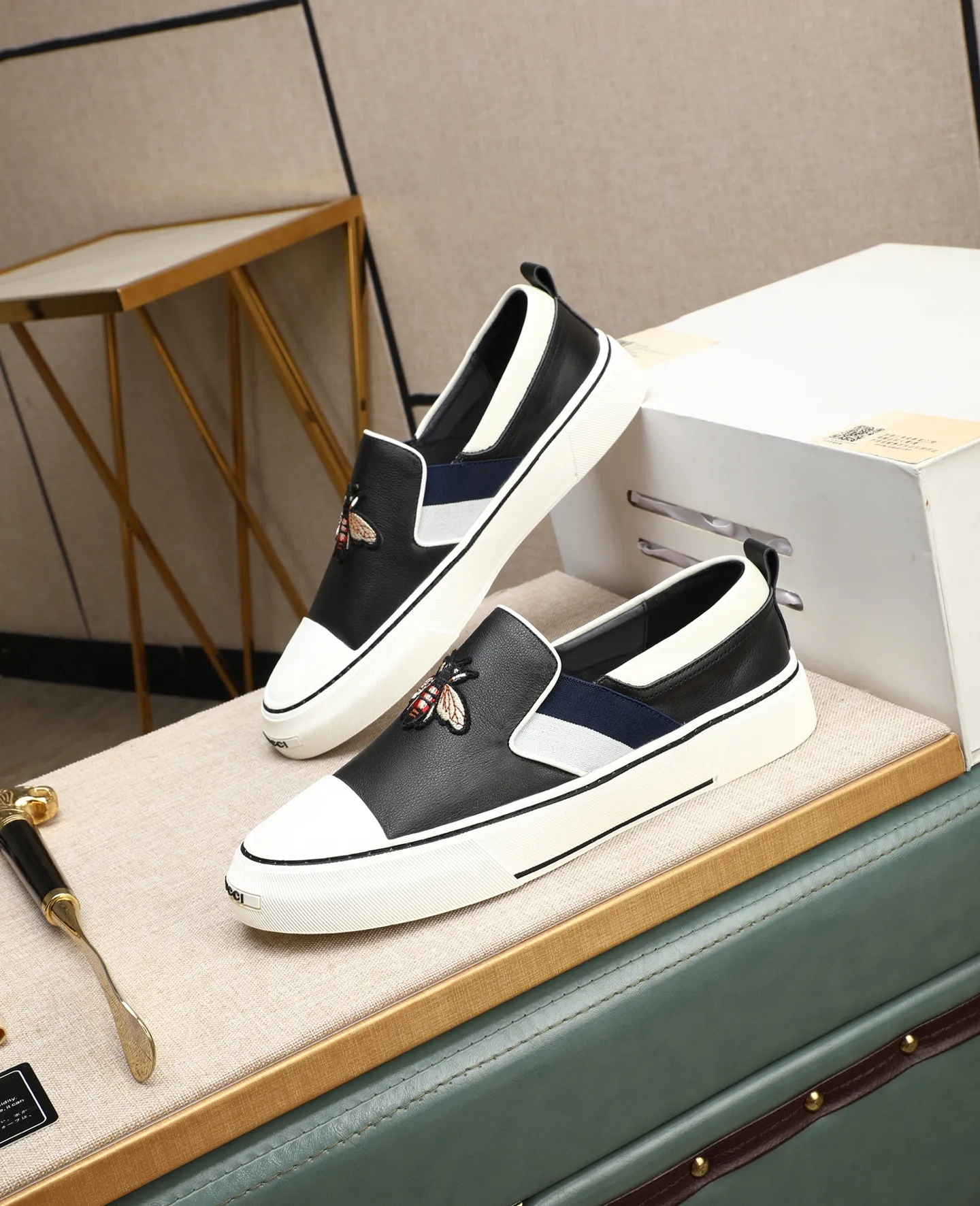 Men's shoes 💰460 GUCCI🔍🔍The latest models are on sale at the same time at the counter. Original calfskin imported from Italy, genuine leather lining, (high-end, extravagant, and classy) with exquisite workmanship. Soles: Original soles specially provided by the original factory. ⚠Exclusive double-layer movable molded soles are super comfortable⚠. Photos of the real thing🎬The real thing is even better🔍🔍"High quality·Follow the order" Code number 38-44